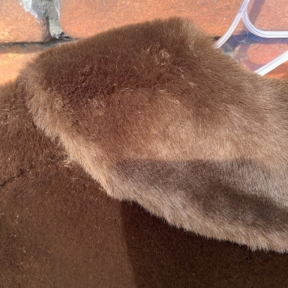 Victoria Secret 💕💕🛍Moda international Sweet Deep Chocolate Brown fur wrap 🎁 - Picture 3 of 12